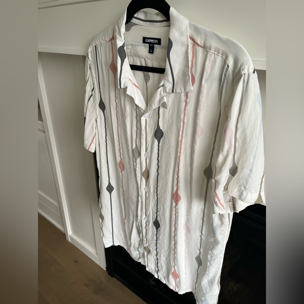 Express Men’s Geo Print Camp Collar Shirt - Picture 2 of 4